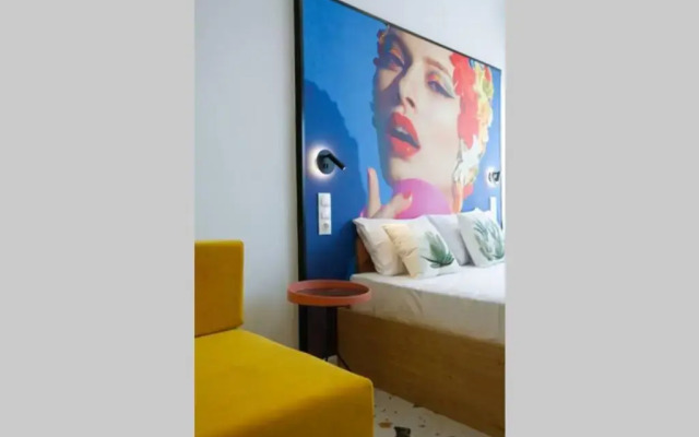 Valory #5 Aesthetic Stay