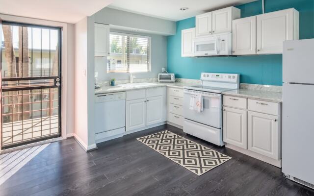 1BR near Fashion Square by WanderJaunt