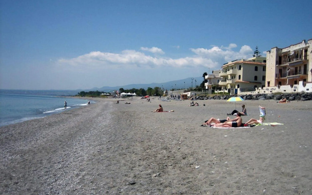 Comeinsicily - Rocce Nere