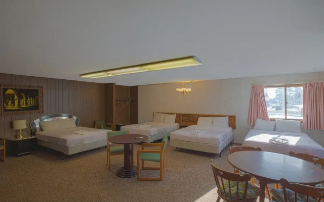 Love Hotels Tomahawk by OYO at Lake Mohawksin WI