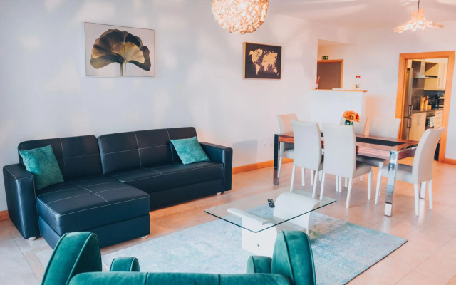 Beautiful Apartment with Sea View and Garden