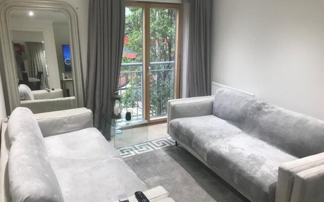 Inviting 3-bed Apartment in London