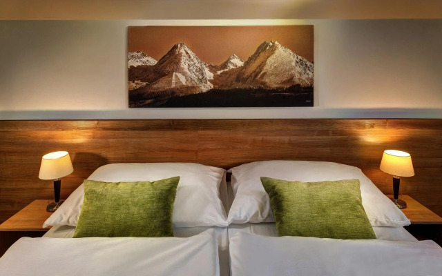 Hotel FIS