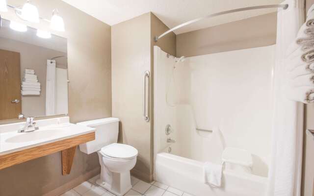 Super 8 by Wyndham Jamestown