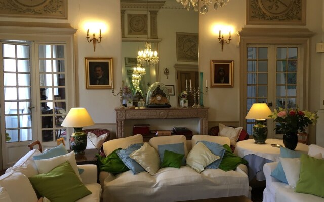 Le Chateau de Plombieres - Dijon