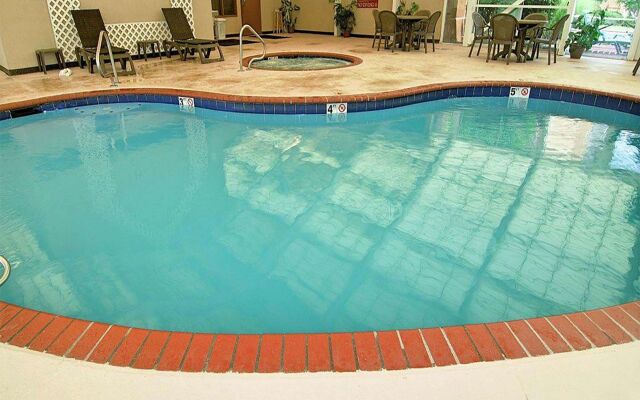 La Quinta Inn & Suites by Wyndham Memphis I-240
