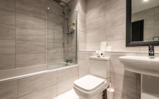 Beautiful Spacious Apartment In The City Centre