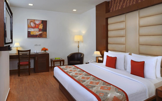 Taurus Sarovar Portico