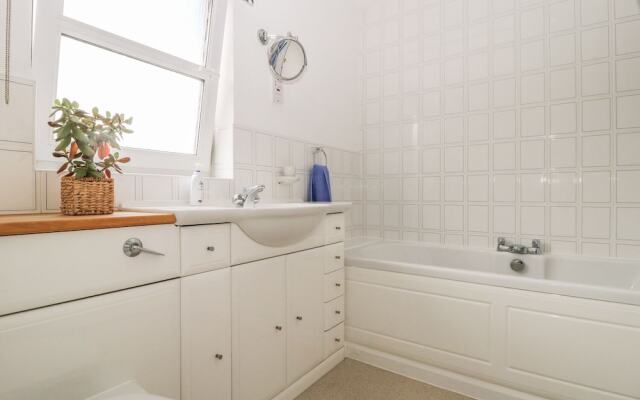 10 Pear Tree Court