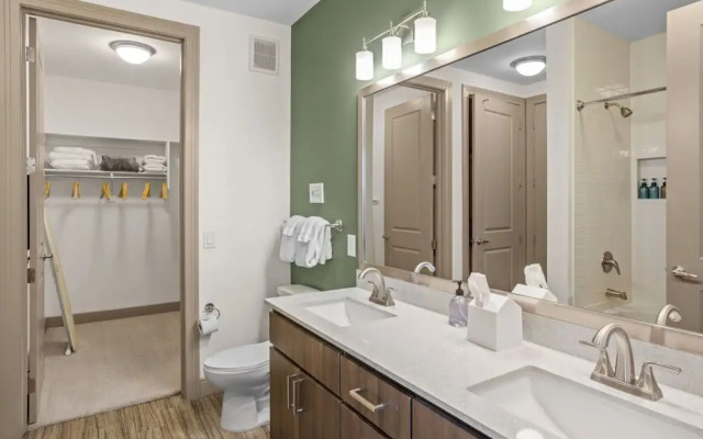 CozySuites at Town Lake