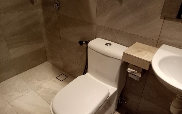 9 Square Hotel - Sri Kembangan