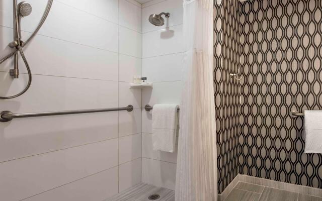 DoubleTree by Hilton Chicago Schaumburg