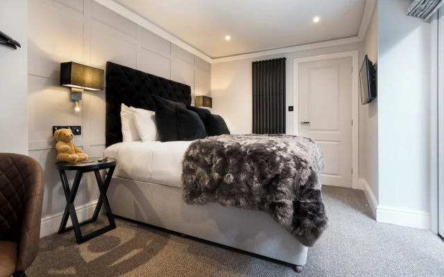 Courtyard Apartments