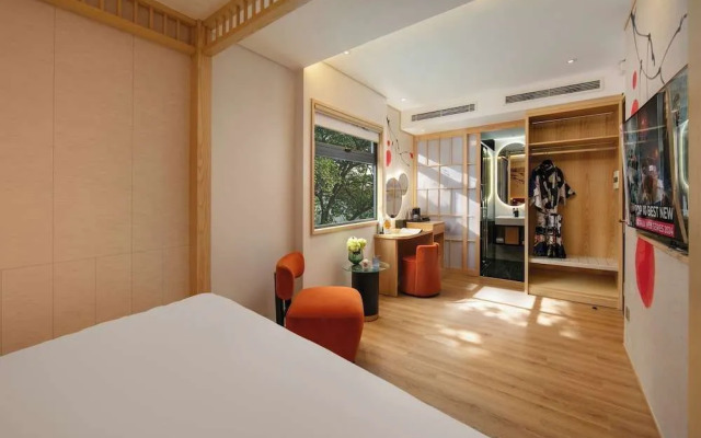 Aurora Oriental Hotel