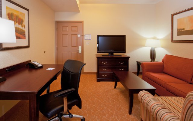 Holiday Inn Express & Suites Lakeland North - I-4, an IHG Hotel