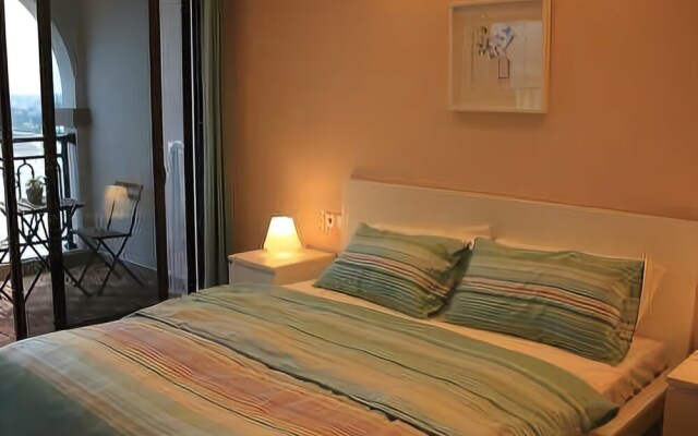Yueming Holiday Apartment Hotel