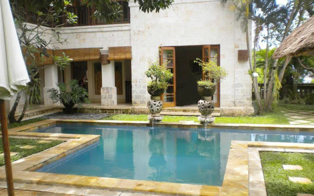 Taman Suci Villa