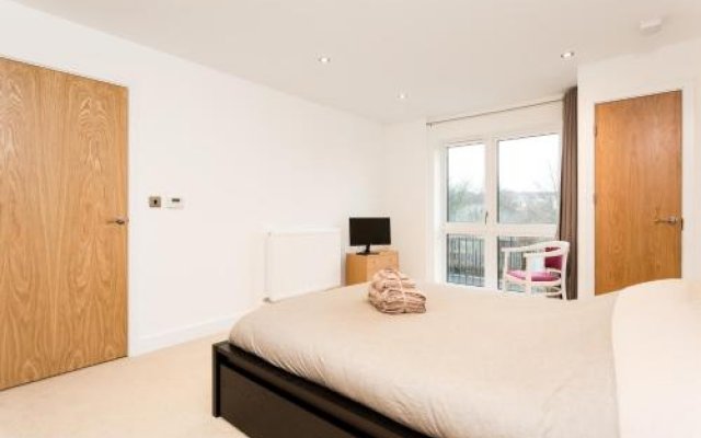 Newly apt for 6 in Greenwich, by Westcombe Park station