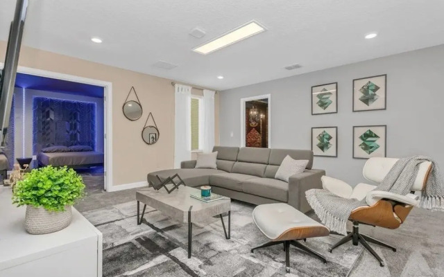 4552target 9 Bedroom Home