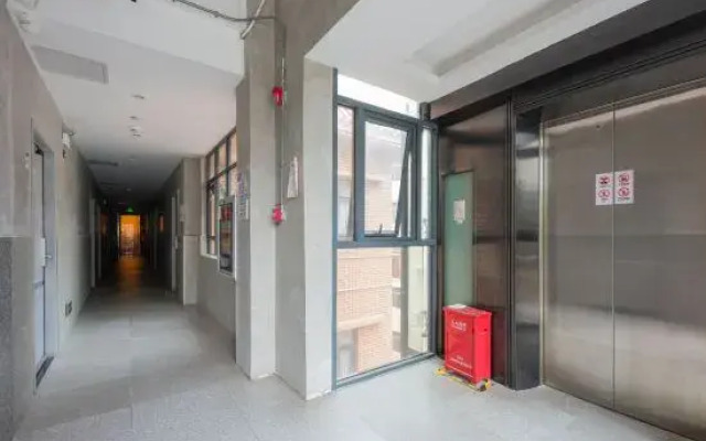 Qianhai Yunxiao Homestay (Bao'an Liutang Subway Station Branch)