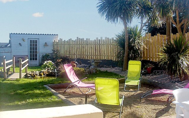 House With 3 Bedrooms in Cléder, With Enclosed Garden and Wifi - 500 m