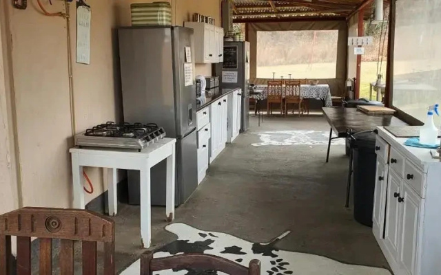 Drakensberg Bush Lodge and Backpackers