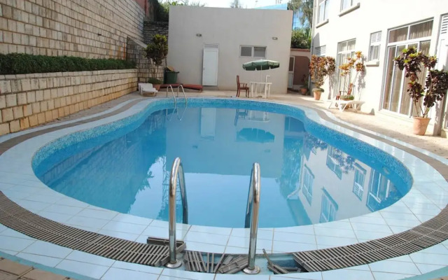 Room in Apartment - This Wonderful Senior Suite Offers a Great Experience