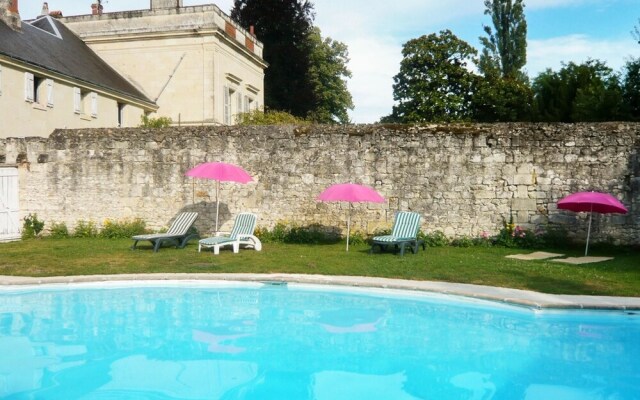 Mansion With 6 Bedrooms in Neuillé, With Private Pool, Furnished Garde