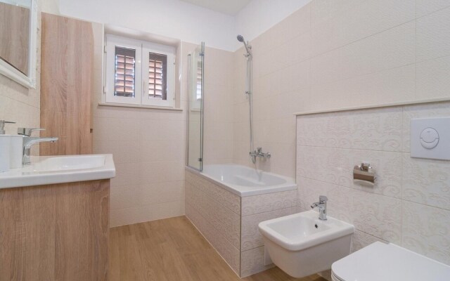 Amazing Home in Duce With Wifi and 2 Bedrooms
