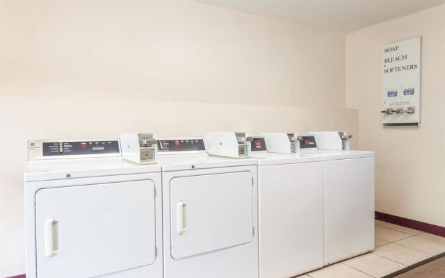 Days Inn & Suites Lexington