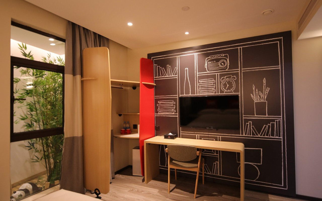 Ibis Shanghai Changshou