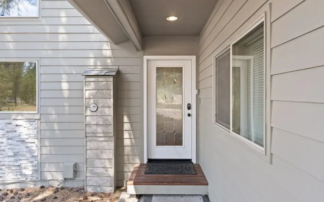 2 Landrise Pet-Friendly Home with Bikes to Use by RedAwning