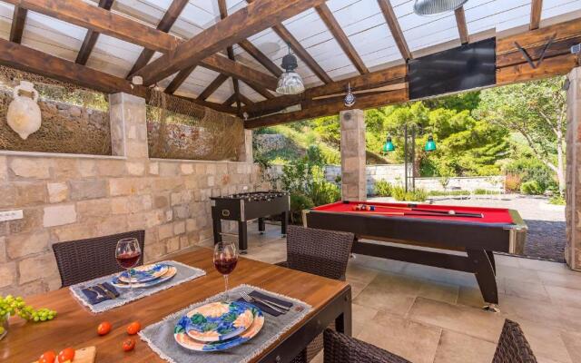 Villa Porto Mimice, 40sqm Heated Private Pool, 4 bedrooms, Sauna, Gym, Billiard