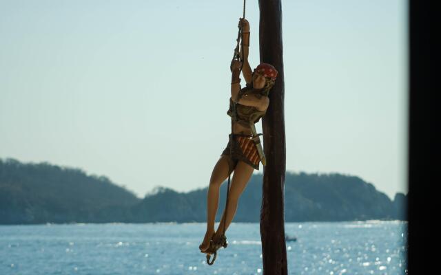 Hotel Castillo Huatulco & Beach Club