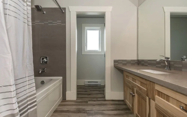 The Lodge on Harrison Lake