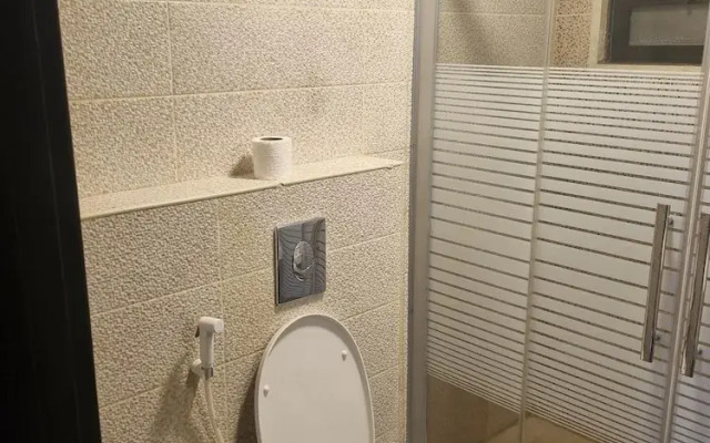 Charming Amman Apartment With Central Air-con & Street Parking