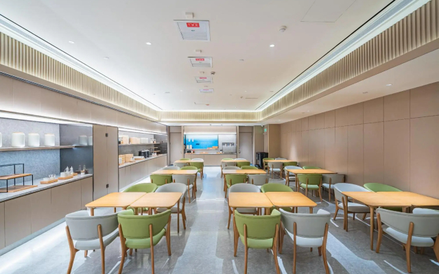 Starway Hotel (Changji Dongfang Plaza)