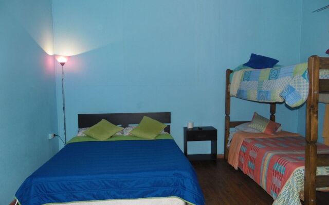 Hostal Tricontinental