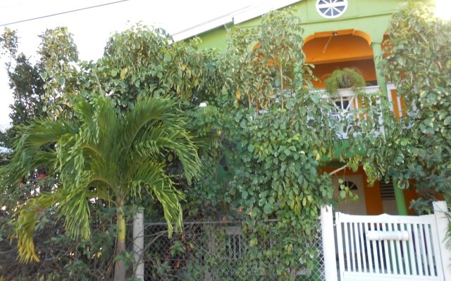 JO J'S Hostel