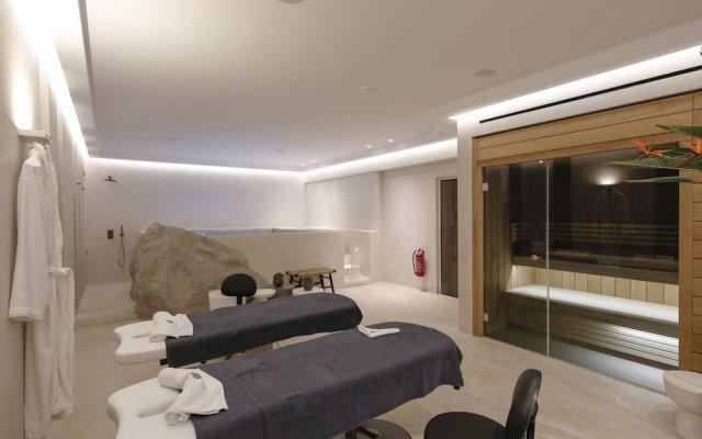 Aeonic Suites and Spa