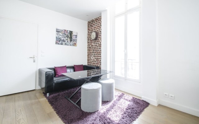 Luxury Apartment in Paris-Champs Elysées