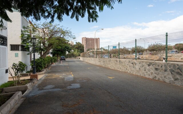 Nice Apartment Swimming Pool, Parking and Terrace