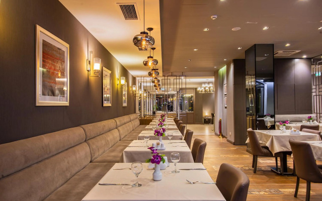 City Avenue Hotel