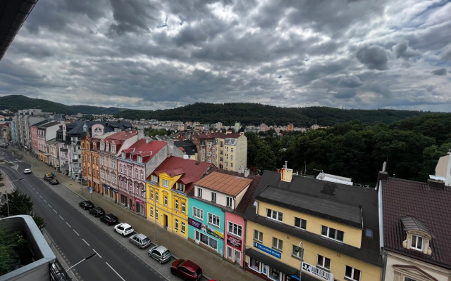 Large 3 bedroom apartment with billiard and view