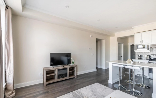 Iconic Rideau 1Bd Unit Balcony Free Parking 2