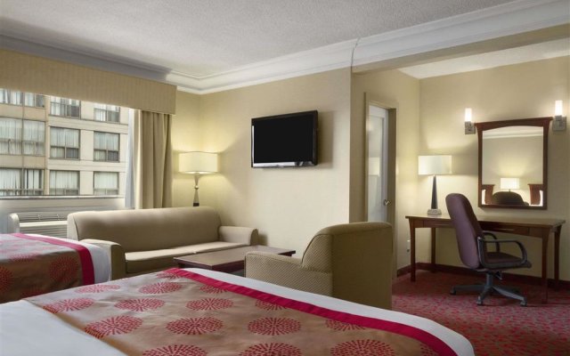 Hampton Inn & Suites by Hilton Toronto Downtown