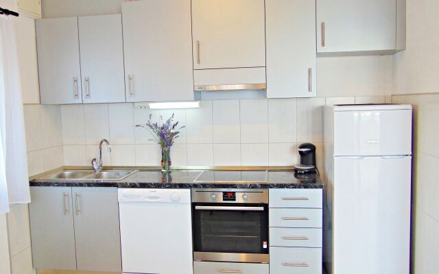 Apartment Vin - excellent location and close to the sea A Postira, Island Brac