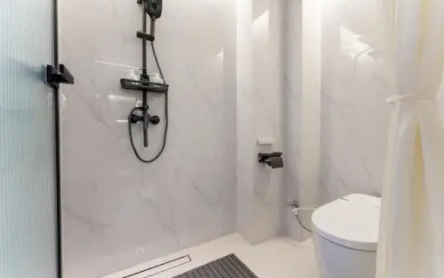 Shanghai Pudong Xiangguo Hotel (Huinan Metro Station)