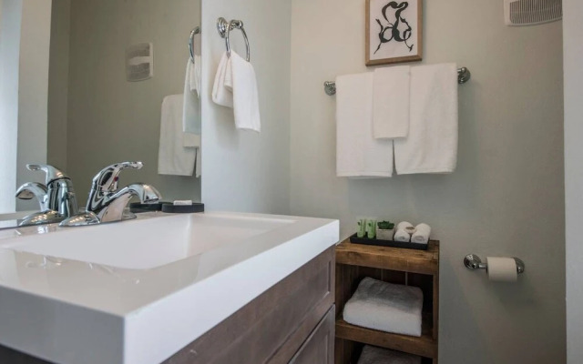 Nashville Skyline I 5 Minutes to Downtown