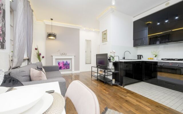 Atmospheric Mariensztat by Renters